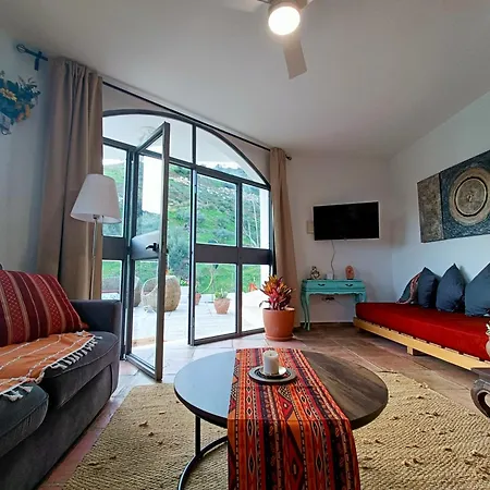 Casa Del Palmas - Charming Private With 2 Bedrooms Villa *